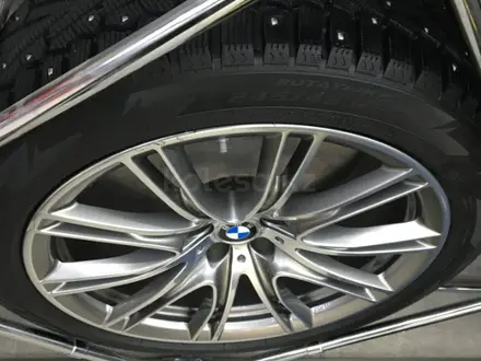 Оригинальный комплект колес с BMW 7 за 1 300 000 тг. в Астана – фото 2