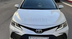 Toyota Camry 2021 года за 14 400 000 тг. в Астана – фото 2