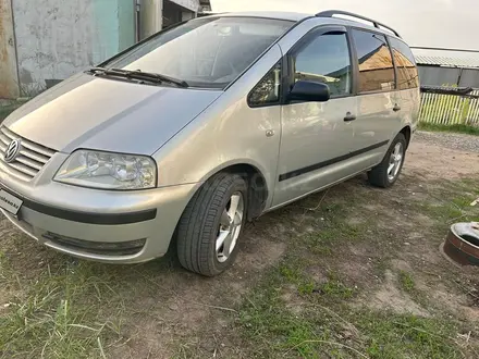 Volkswagen Sharan 2002 года за 3 650 000 тг. в Актобе