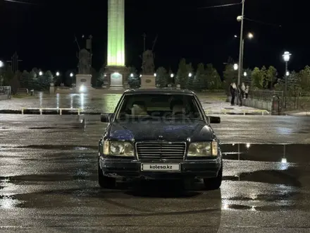 Mercedes-Benz E 220 1995 года за 1 400 000 тг. в Тараз – фото 2