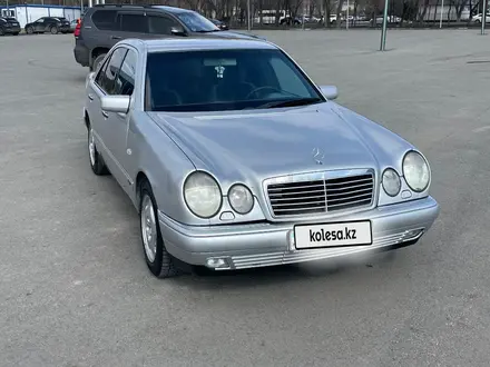 Mercedes-Benz E 240 1997 года за 3 500 000 тг. в Шымкент