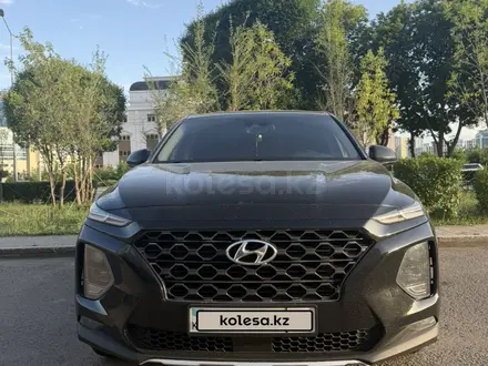 Hyundai Santa Fe 2018 года за 11 200 000 тг. в Астана – фото 2