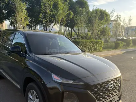 Hyundai Santa Fe 2018 года за 11 200 000 тг. в Астана – фото 8