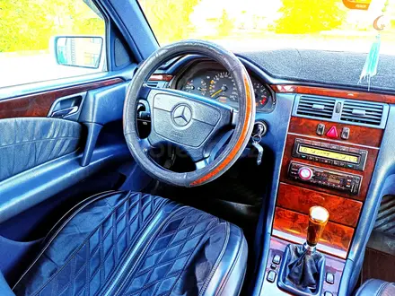 Mercedes-Benz E 200 1998 года за 4 800 000 тг. в Астана – фото 63