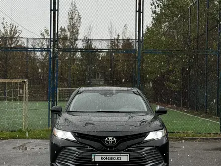 Toyota Camry 2019 года за 10 700 000 тг. в Шымкент – фото 2