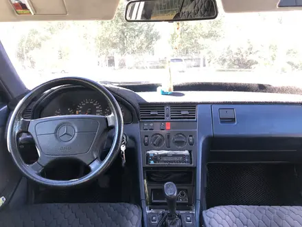 Mercedes-Benz C 220 1994 года за 1 800 000 тг. в Павлодар – фото 4