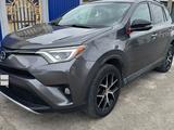 Toyota RAV4 2016 года за 12 300 000 тг. в Атырау