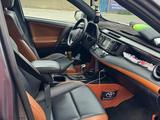 Toyota RAV4 2016 года за 12 300 000 тг. в Атырау – фото 5