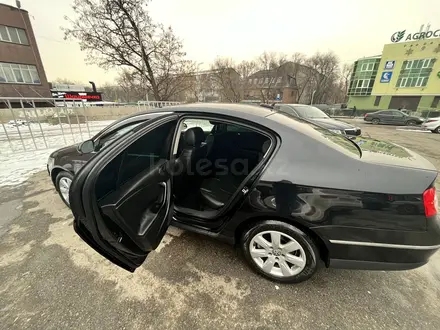 Volkswagen Passat 2005 года за 3 600 000 тг. в Алматы – фото 3