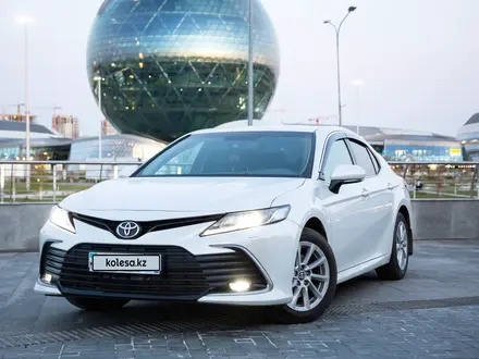 Toyota Camry 2021 года за 14 800 000 тг. в Астана