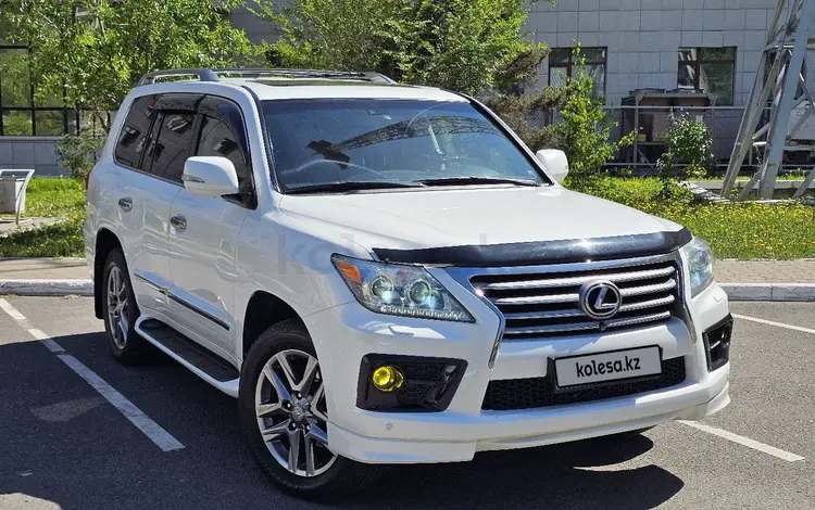 Lexus LX 570 2015 года за 27 000 000 тг. в Астана