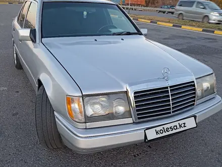 Mercedes-Benz E 230 1991 года за 1 550 000 тг. в Талдыкорган