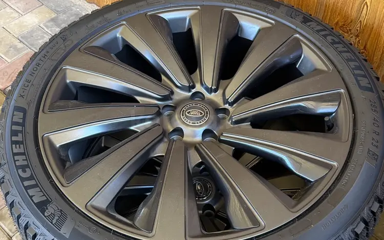 Кованные диски на Range Rover с резиной Michelin 23 размерүшін4 000 000 тг. в Алматы