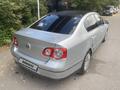 Volkswagen Passat 2005 года за 2 750 000 тг. в Караганда – фото 5