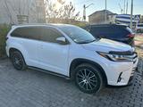 Toyota Highlander 2017 годаfor20 000 000 тг. в Атырау – фото 2