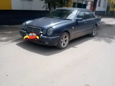 Mercedes-Benz E 230 1995 года за 2 900 000 тг. в Сатпаев – фото 2