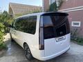 Hyundai Staria 2023 года за 22 900 000 тг. в Атырау – фото 3