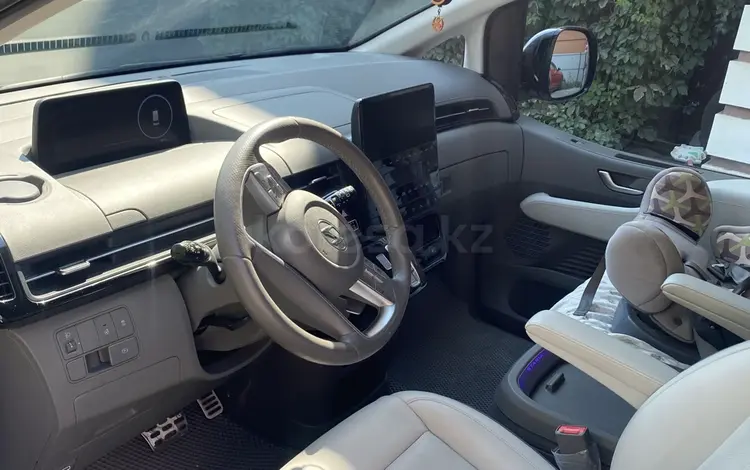 Hyundai Staria 2023 года за 22 900 000 тг. в Атырау