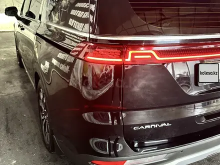 Kia Carnival 2022 года за 23 500 000 тг. в Алматы – фото 2