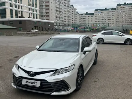 Toyota Camry 2021 года за 17 990 000 тг. в Астана