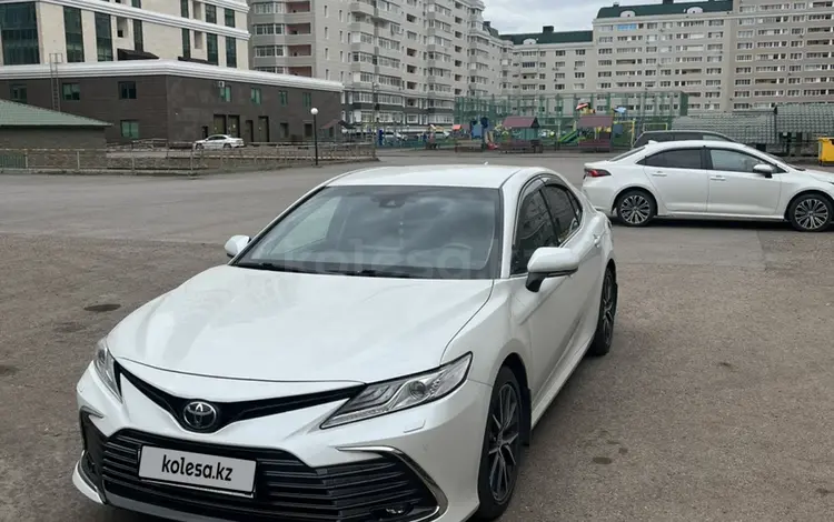 Toyota Camry 2021 года за 17 990 000 тг. в Астана