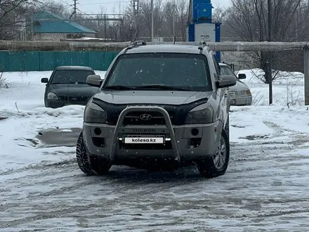 Hyundai Tucson 2009 года за 4 500 000 тг. в Уральск – фото 2