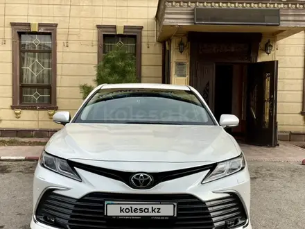 Toyota Camry 2023 года за 20 000 000 тг. в Шымкент