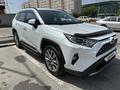 Toyota RAV4 2021 года за 18 900 000 тг. в Алматы – фото 2