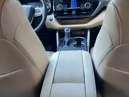 Toyota Highlander 2023 года за 27 000 000 тг. в Алматы – фото 4