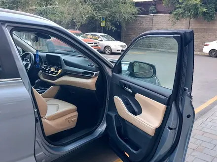 Toyota Highlander 2023 года за 27 000 000 тг. в Алматы – фото 7