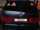 Volkswagen Sharan 2003 года за 3 100 000 тг. в Шымкент – фото 2