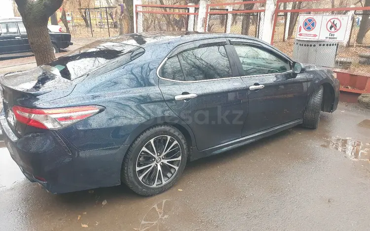Toyota Camry 2018 года за 8 500 000 тг. в Караганда