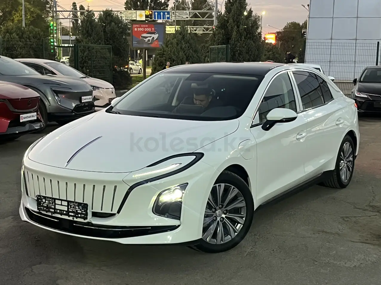 Hongqi E-QM5, 2024