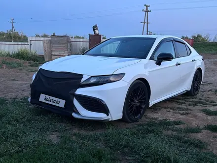 Toyota Camry 2021 года за 11 000 000 тг. в Уральск – фото 11