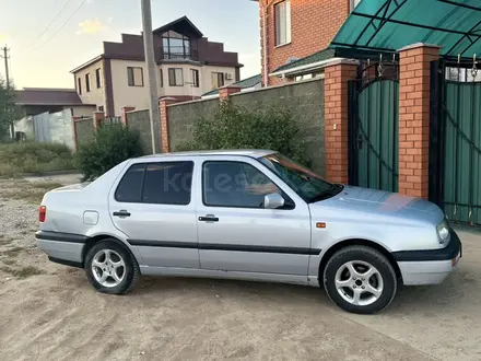 Volkswagen Vento 1993 года за 3 000 000 тг. в Актобе – фото 4