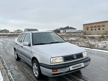 Volkswagen Vento 1993 года за 3 000 000 тг. в Актобе – фото 3