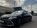 Toyota Camry 2023 года за 18 200 000 тг. в Шымкент – фото 2