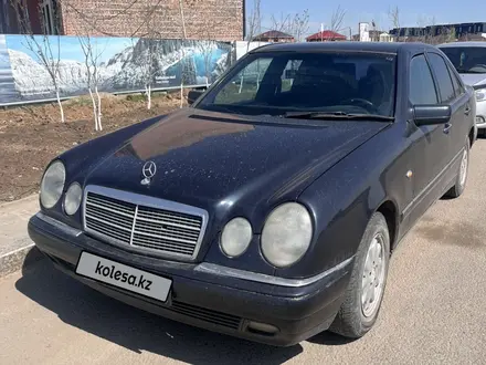 Mercedes-Benz E 200 1996 года за 2 150 000 тг. в Астана – фото 2