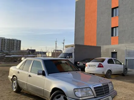 Mercedes-Benz E 220 1993 года за 3 500 000 тг. в Астана – фото 4