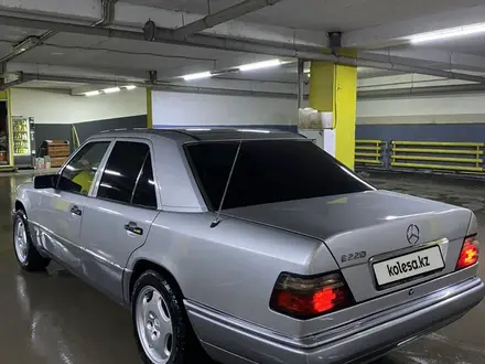 Mercedes-Benz E 220 1993 года за 3 500 000 тг. в Астана – фото 21