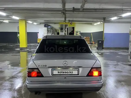 Mercedes-Benz E 220 1993 года за 3 500 000 тг. в Астана – фото 22