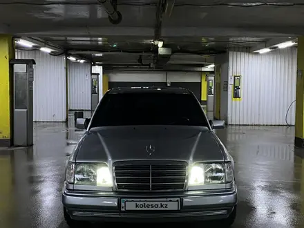Mercedes-Benz E 220 1993 года за 3 500 000 тг. в Астана – фото 27