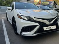 Toyota Camry 2022 года за 13 150 000 тг. в Астана