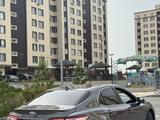 Toyota Camry 2020 года за 13 600 000 тг. в Алматы – фото 3