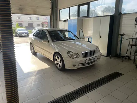 Mercedes-Benz C 230 2006 года за 4 900 000 тг. в Уральск – фото 3