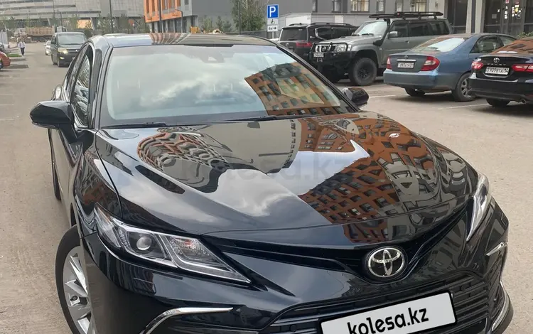 Toyota Camry 2023 года за 16 900 000 тг. в Астана