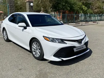 Toyota Camry 2020 года за 11 200 000 тг. в Кульсары – фото 6