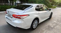 Toyota Camry 2021 года за 13 900 000 тг. в Алматы – фото 3