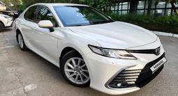 Toyota Camry 2021 года за 13 900 000 тг. в Алматы – фото 2