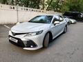 Toyota Camry 2021 года за 13 900 000 тг. в Алматы